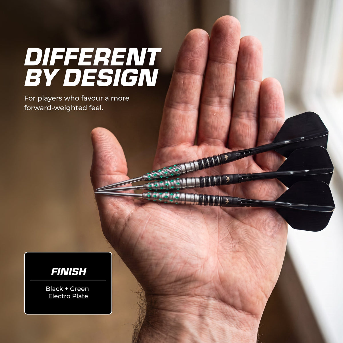 Mission Mantis 95% tungsten darts - darts in the hand
